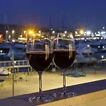 Luxury Monika Near The Sea With Private Parking Daire Bibinje