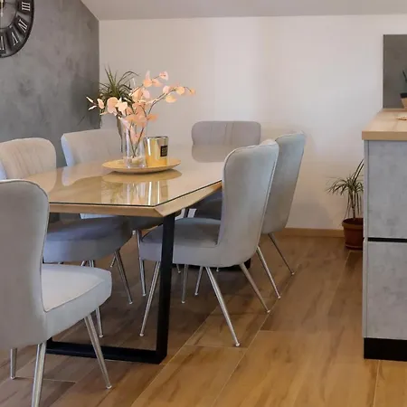 Appartamento Luxury Monika Near The Sea With Private Parking