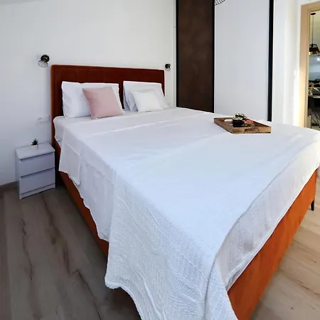 Luxury Monika Near The Sea With Private Parking Appartamento *
