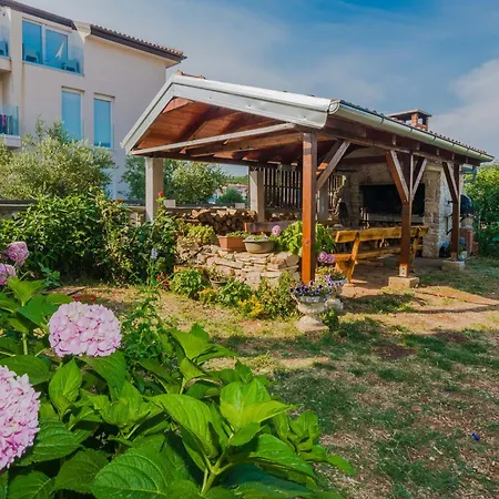 Luxury Monika Near The Sea With Private Parking Appartamento *