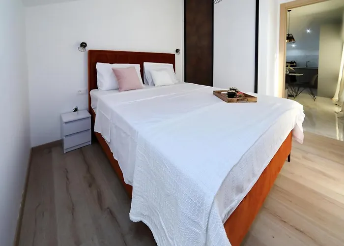 Luxury Monika Near The Sea With Private Parking Apartman *